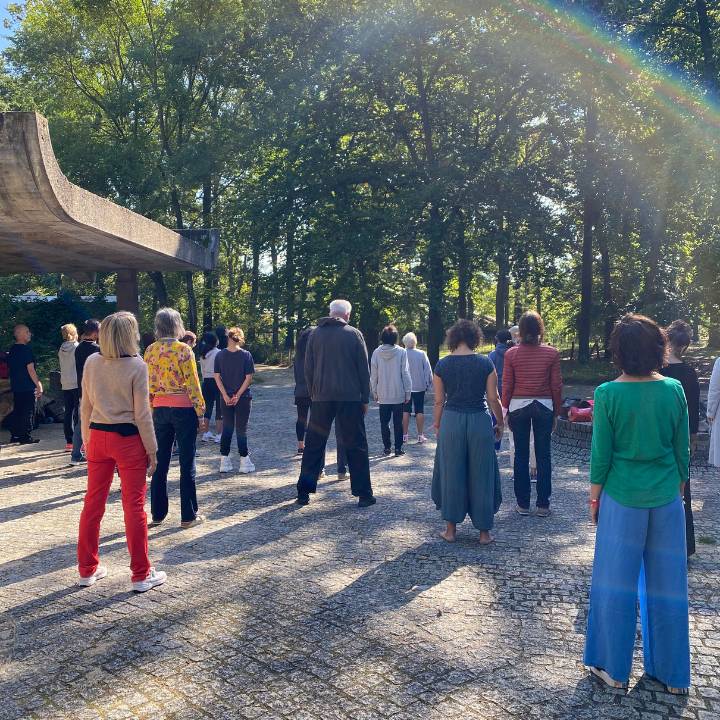 Activité physique en plein air : cours de Qi Gong en extérieur à l'Espace City'zen Paris